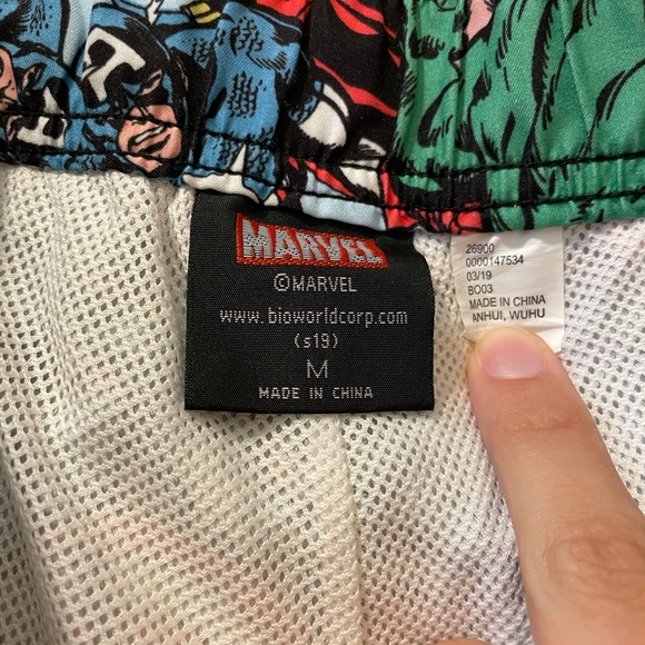 EUC Men’s Marvel Superhero Swim Trunks - Picture 5 of 5